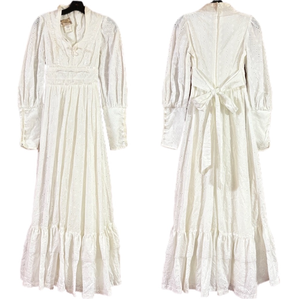 Vintage 1970s Gunne Sax White Long Sleeve Lace Dress